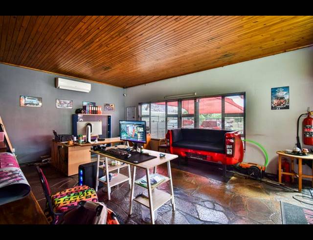 4 BEDROOM HOUSE FOR SALE IN SINOVILLE